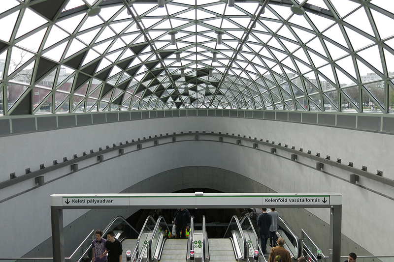 Illustration for article titled La nueva lĂnea de metro de Budapest es un psicodĂ©lico viaje de diseño